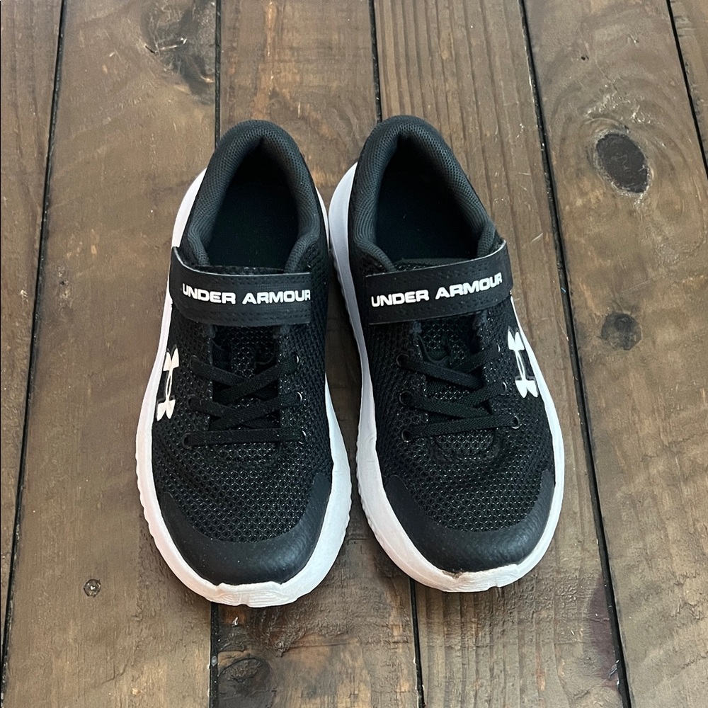 Under Armour Kids Black and White Sneakers Velcro Strap